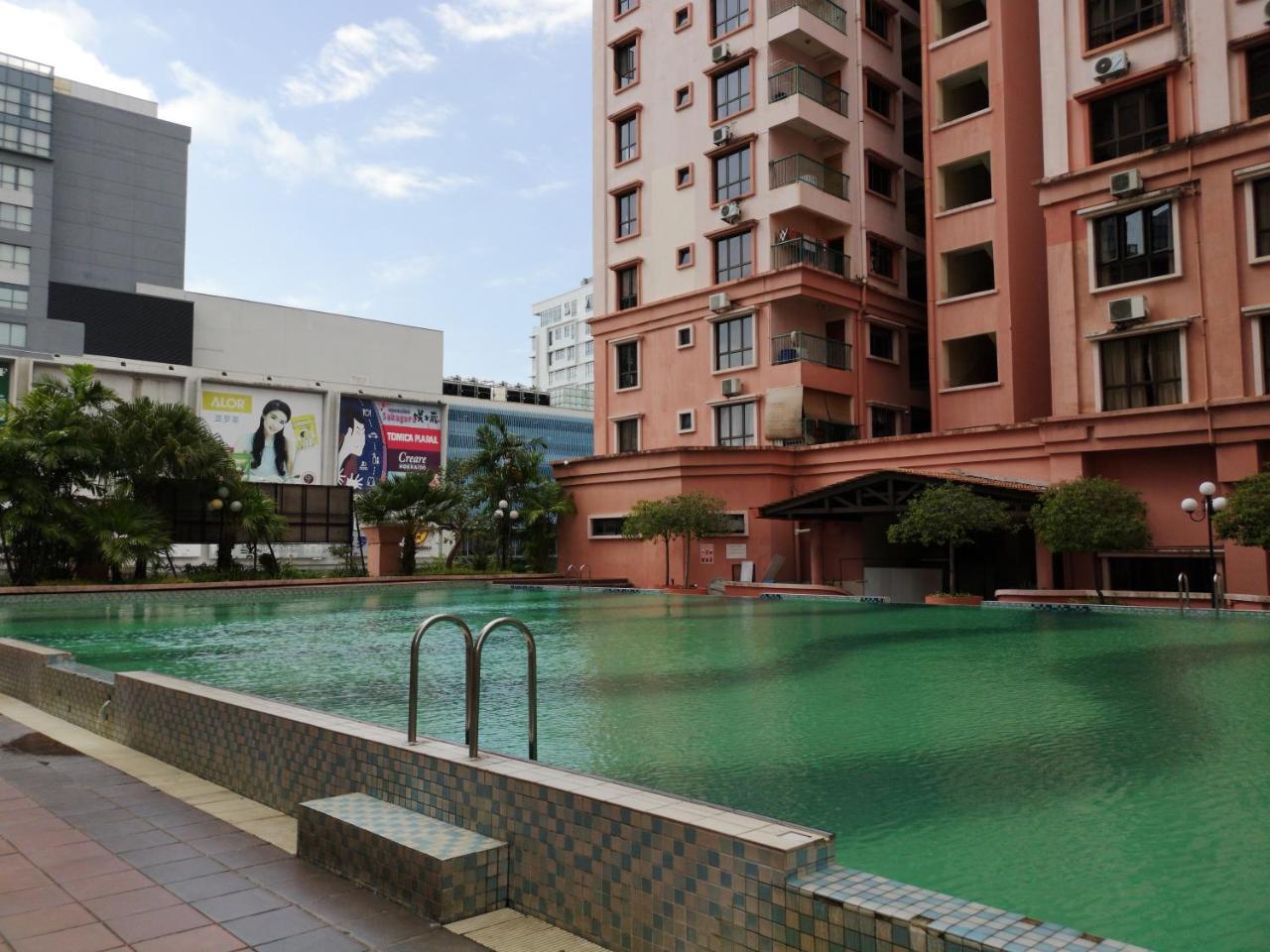 Marina Court Luxury Penthouse Aparthotel Kota Kinabalu Kültér fotó