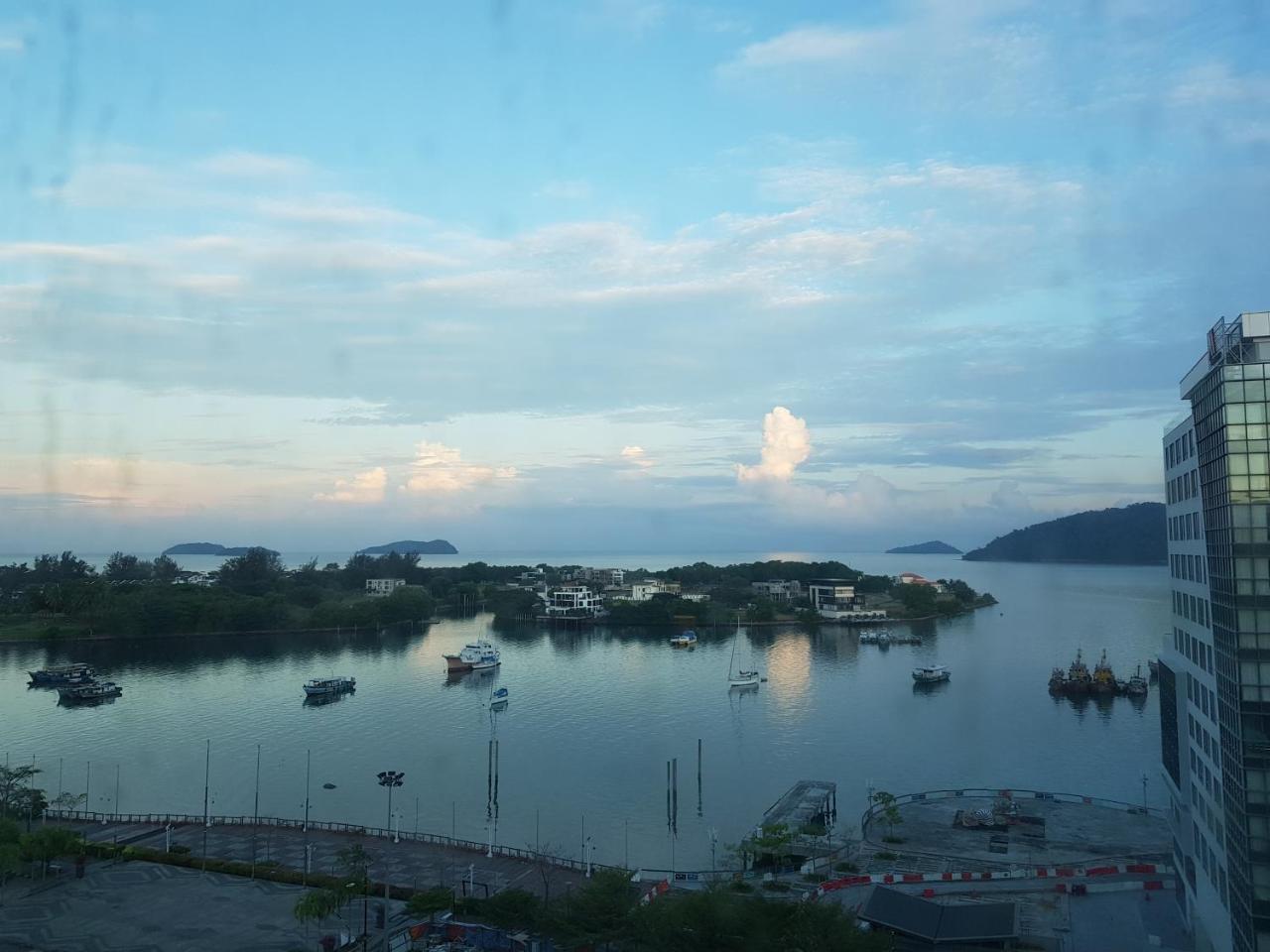 Marina Court Luxury Penthouse Aparthotel Kota Kinabalu Kültér fotó